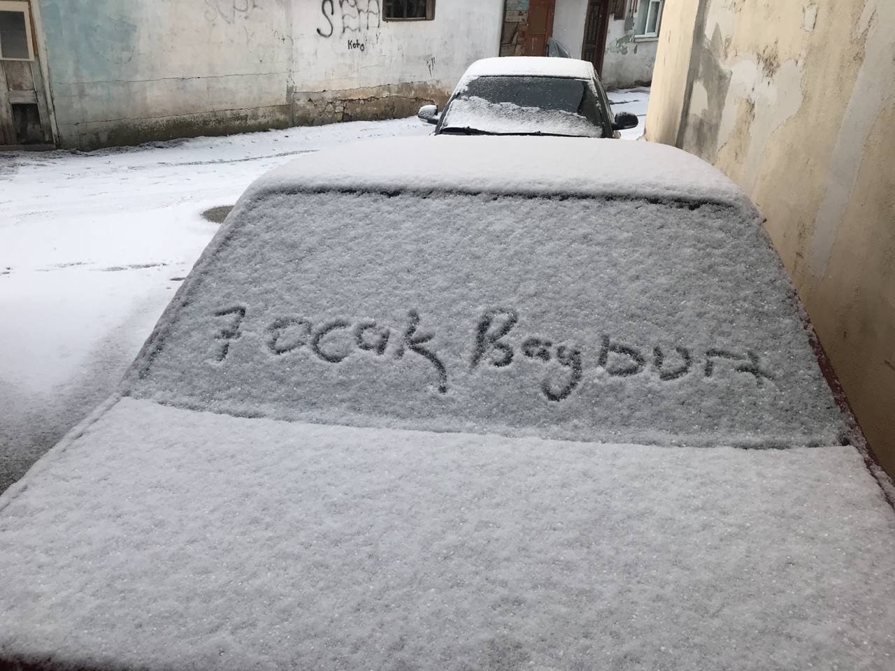 Bayburt güne beyaz örtüyle uyandı