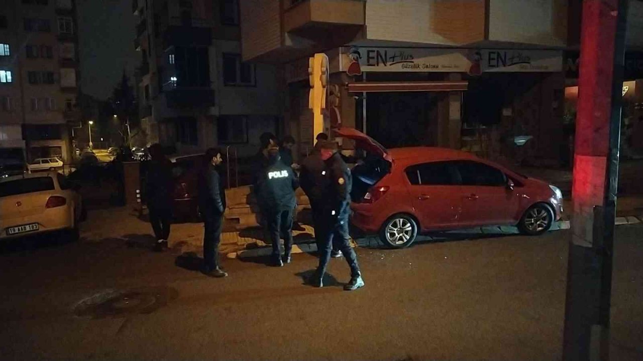 Genç Parti İl Başkanının aracı kurşunlandı