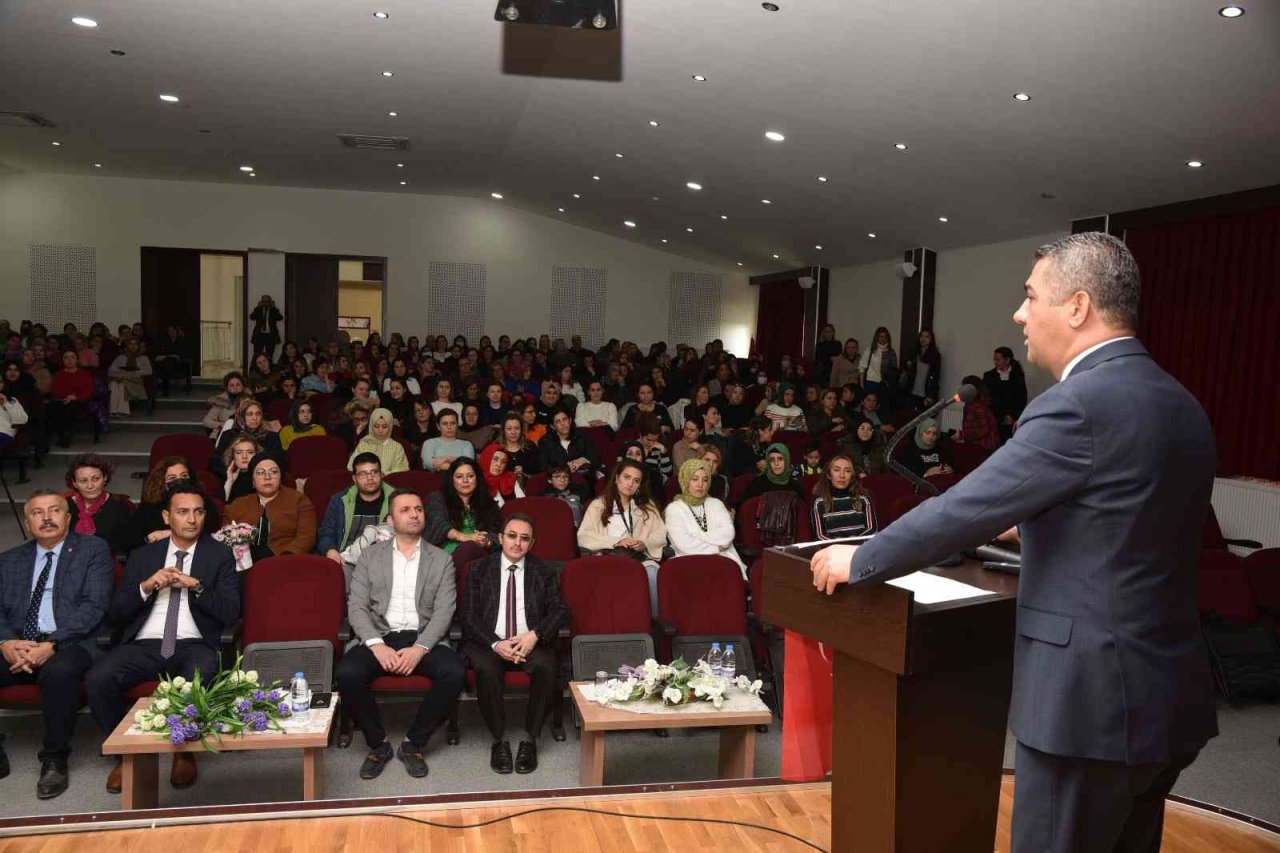 Okulöncesi eğitim ve aile ilişkileri seminerde ele alındı