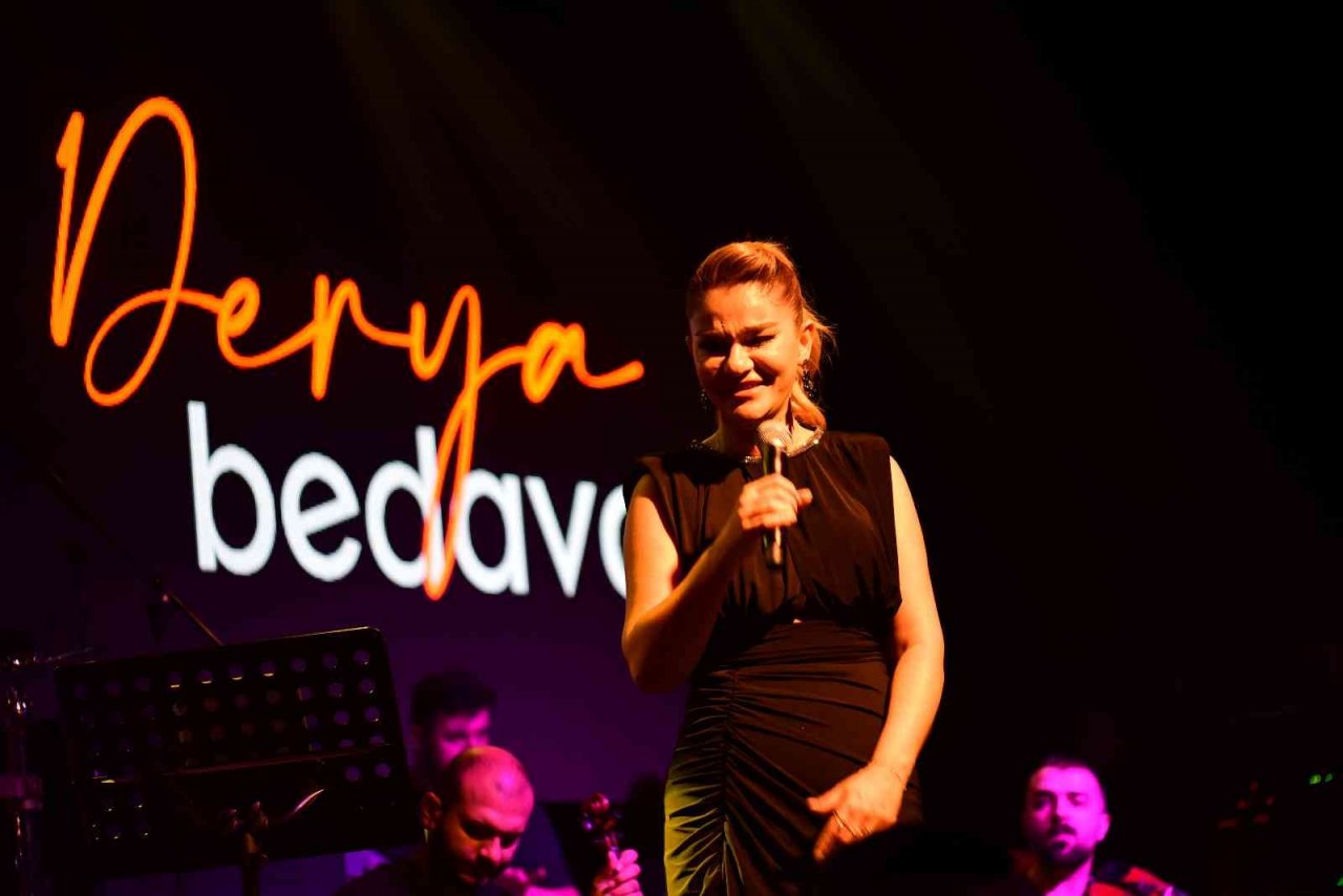 Derya Bedavacı Bursalılara unutulmaz bir gece yaşattı