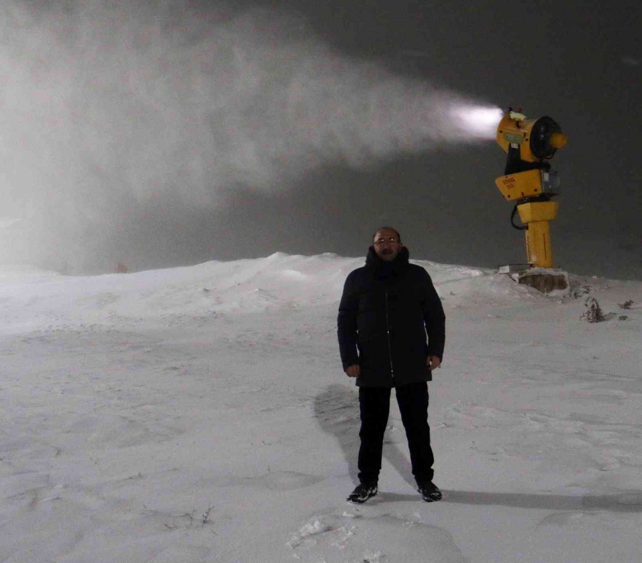 Kayak merkezinde özlenen kar yağdı