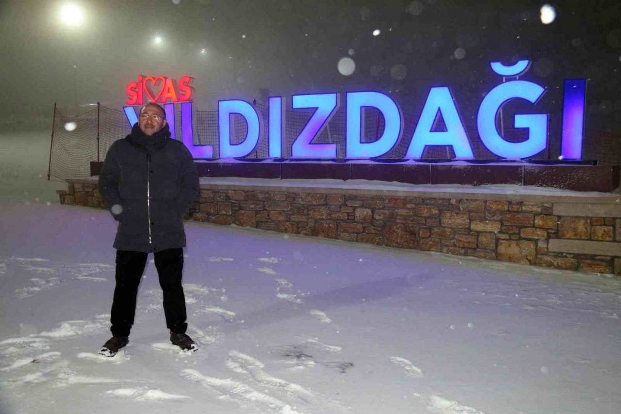 Kayak merkezinde özlenen kar yağdı