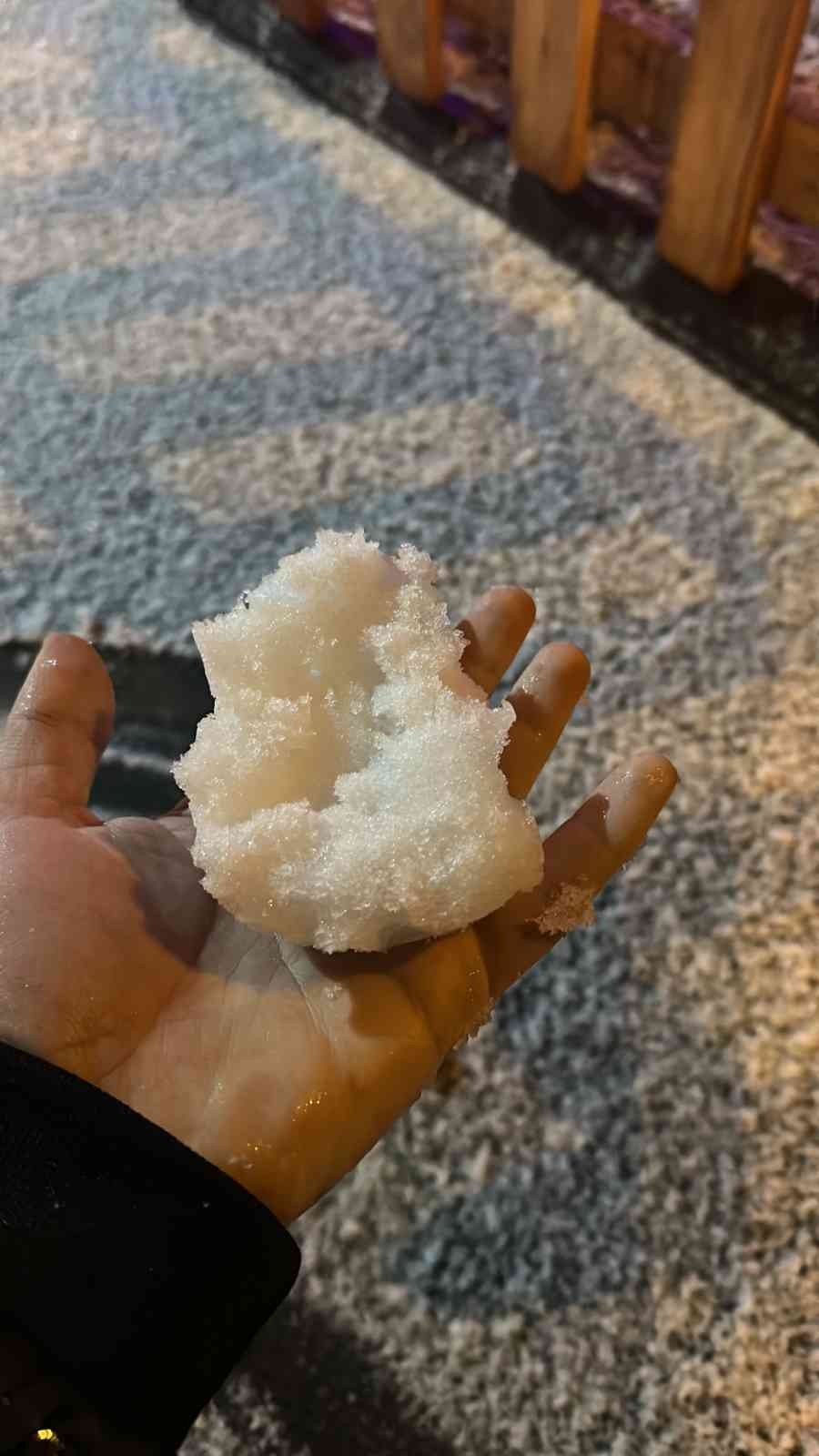 Elazığ’a mevsimin ilk karı yağdı