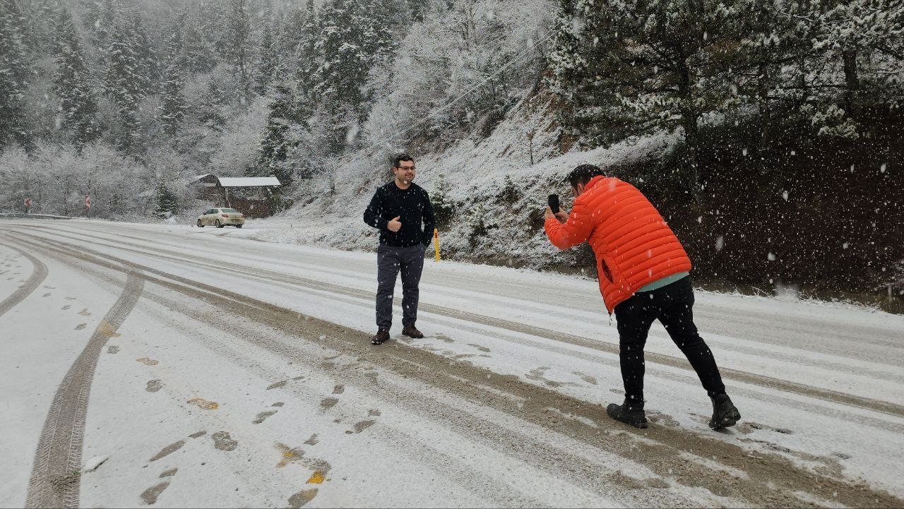 Karabük-Bartın karayolunda yoğun kar yağışı etkili oluyor