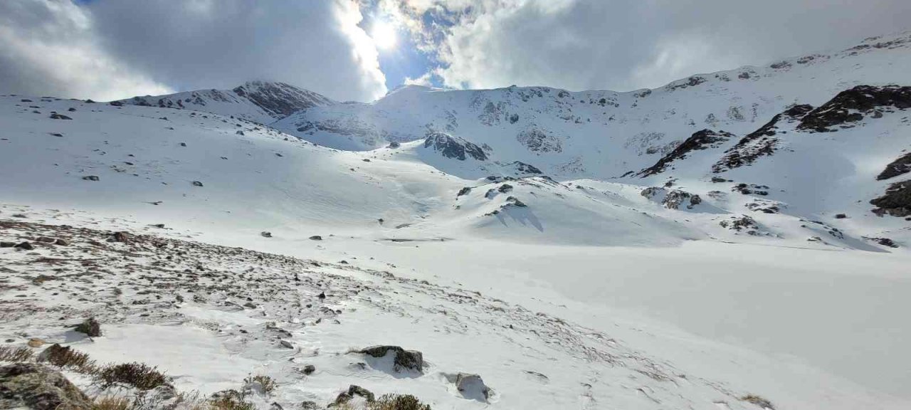 Uludağ’da göller buz tuttu ama kar yok