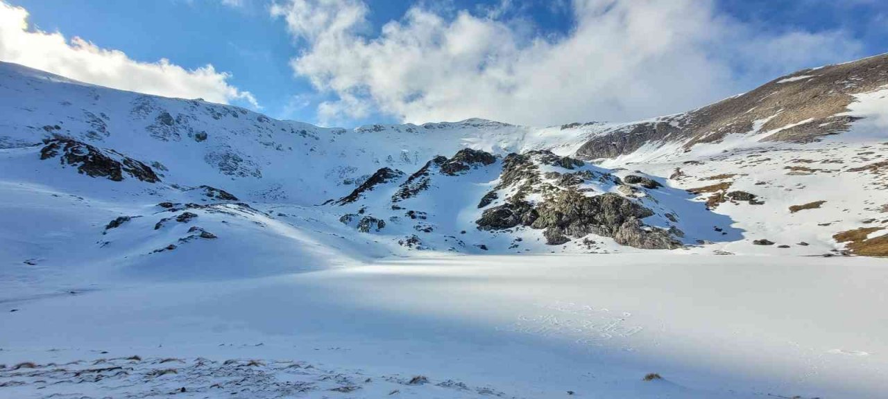 Uludağ’da göller buz tuttu ama kar yok