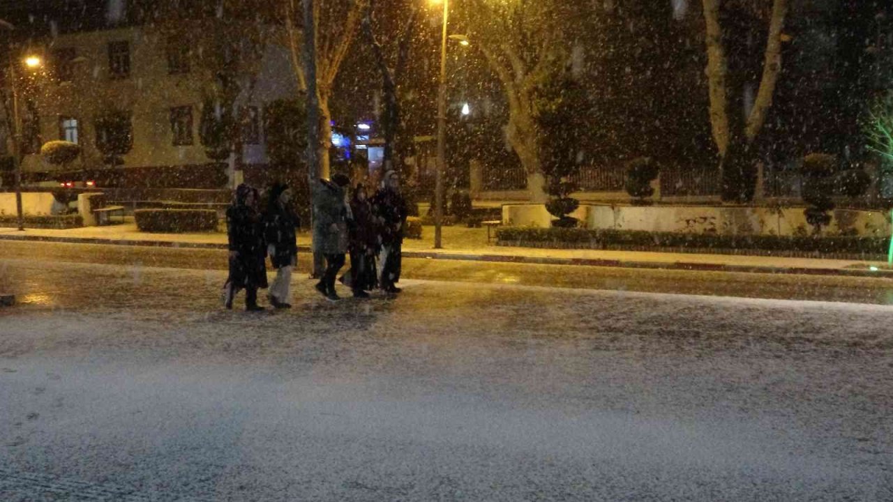 Malatya’ya mevsimin ilk karı düştü