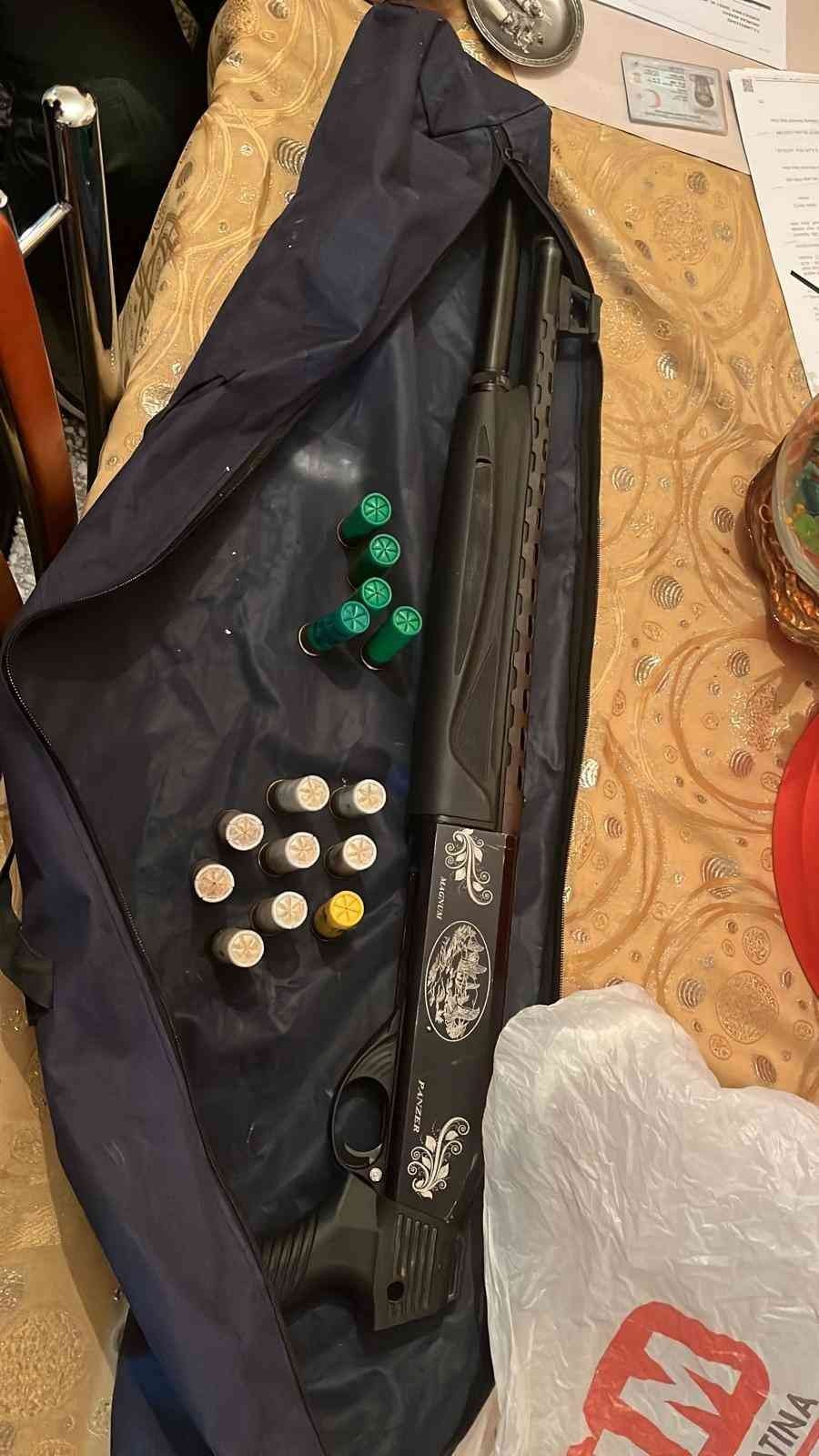 Çeşitli suçlardan aranan şahısların evlerinden cephanelik çıktı