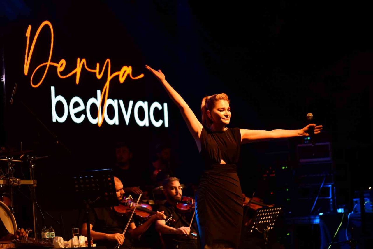 Derya Bedavacı Bursalılara unutulmaz bir gece yaşattı