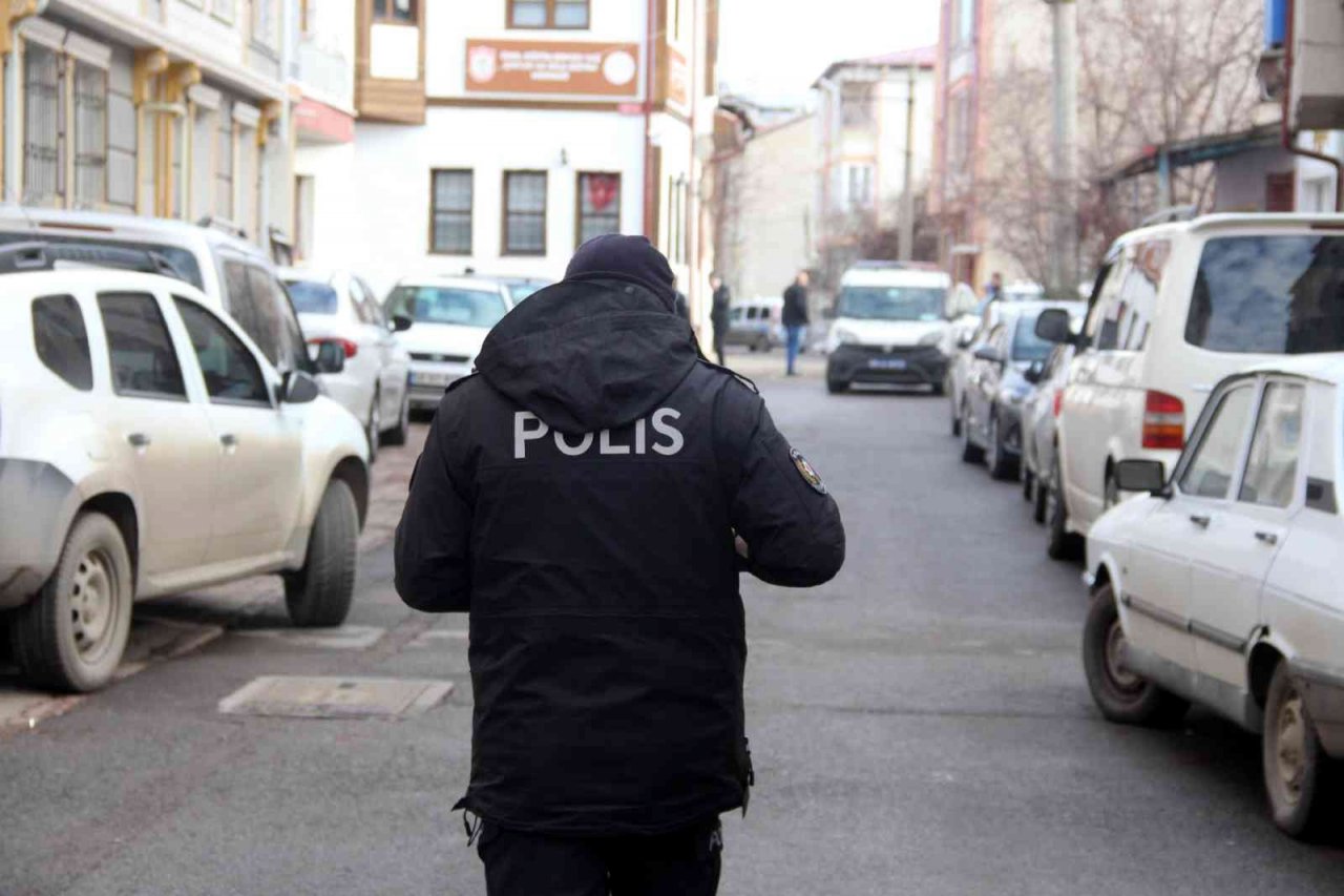 Patlayan varis ekipleri alarma geçirdi