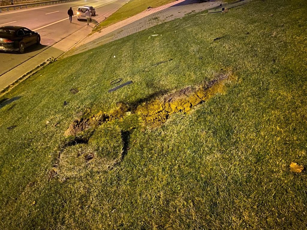 Üsküdar’da kontrolden çıkan araç köprüden bağlantı yoluna düştü: 4 yaralı