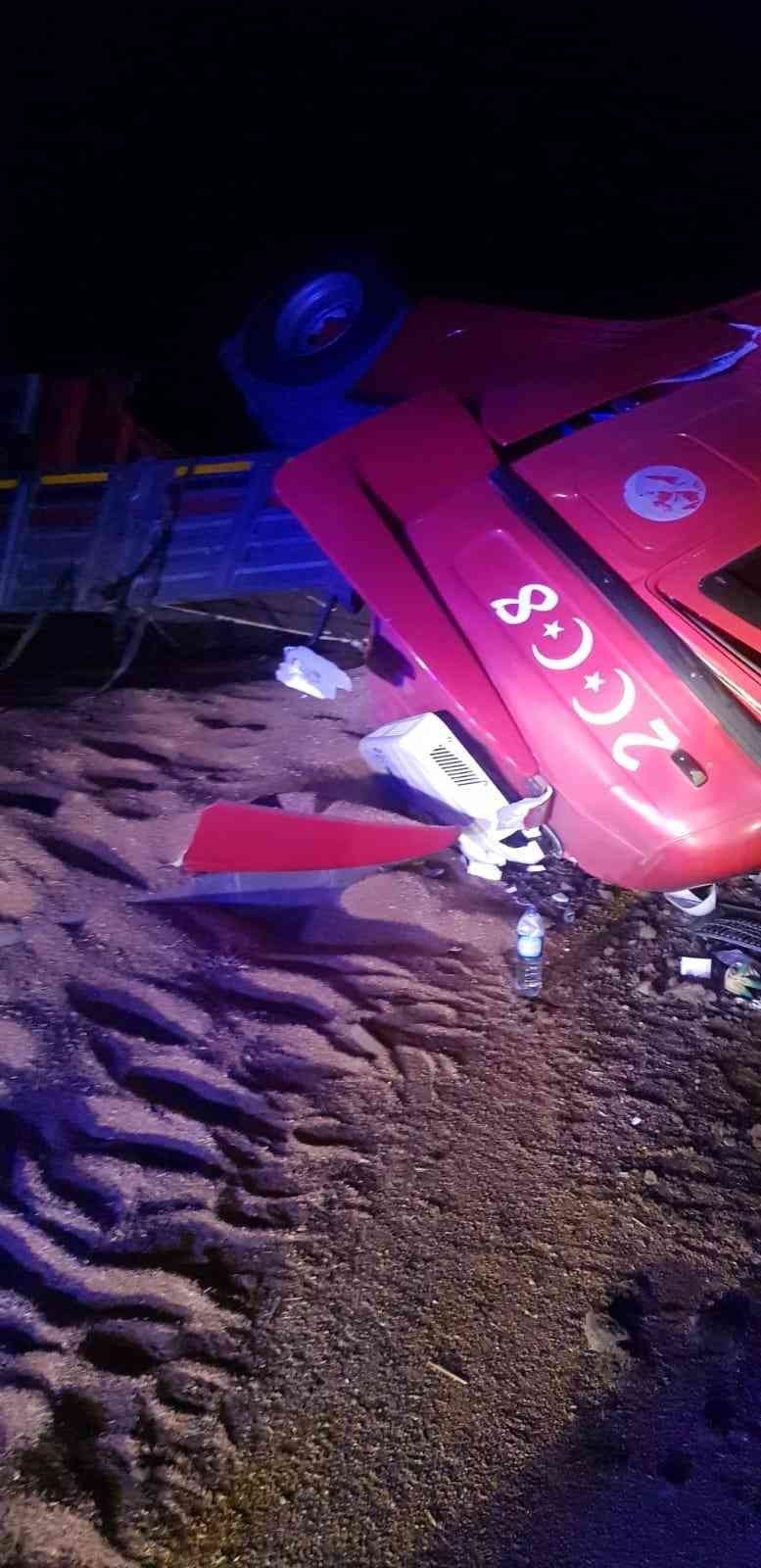 Buğday yüklü tırın devrilme anı kamerada