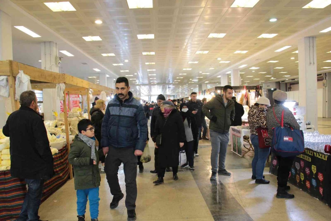 Erzurumlular memleket havası solumak için 2. Erzurum Cağ Kebabı Festivali’ne akın etti