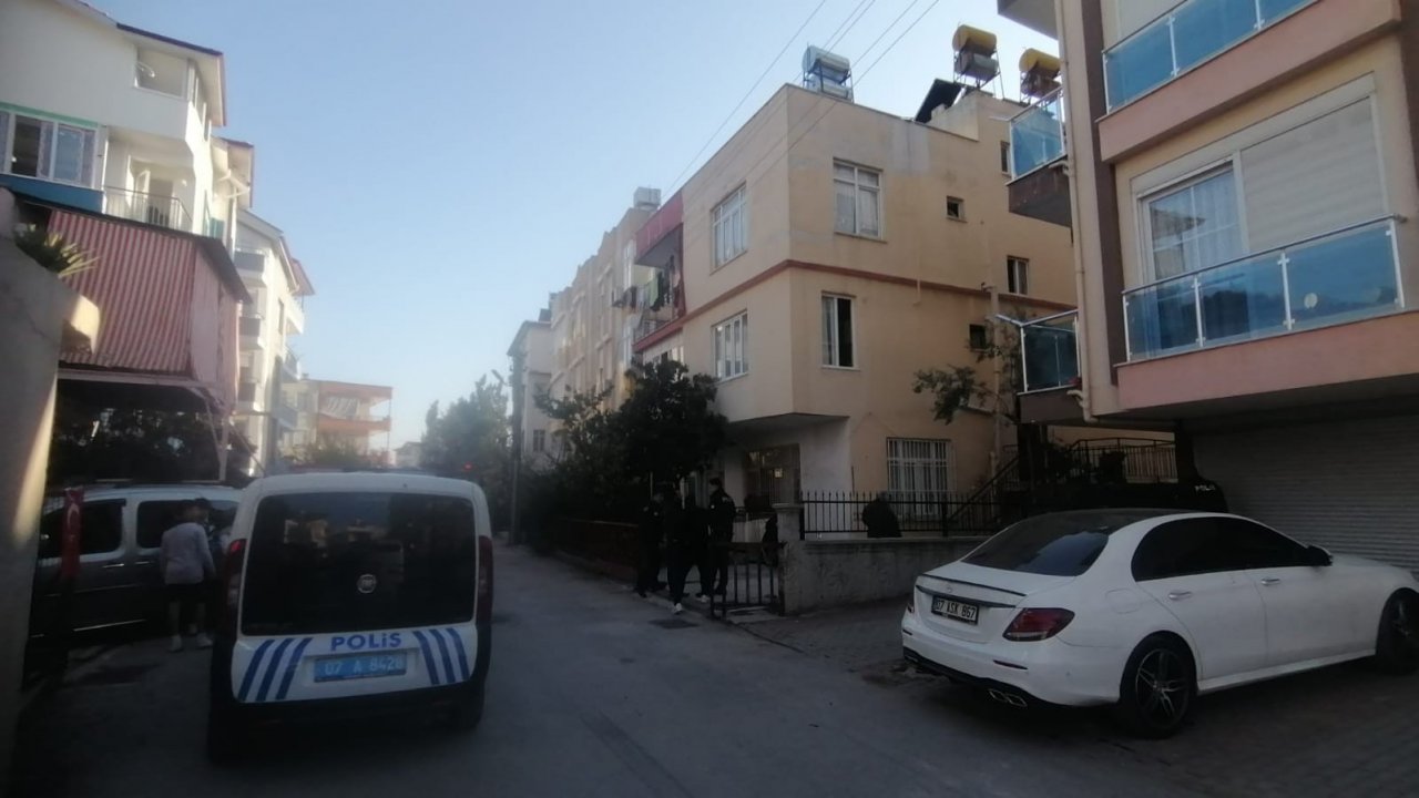 Yaşlı kadının evinin odun ve çıra dolu kovayla yakılmaya çalışıldığı iddiası