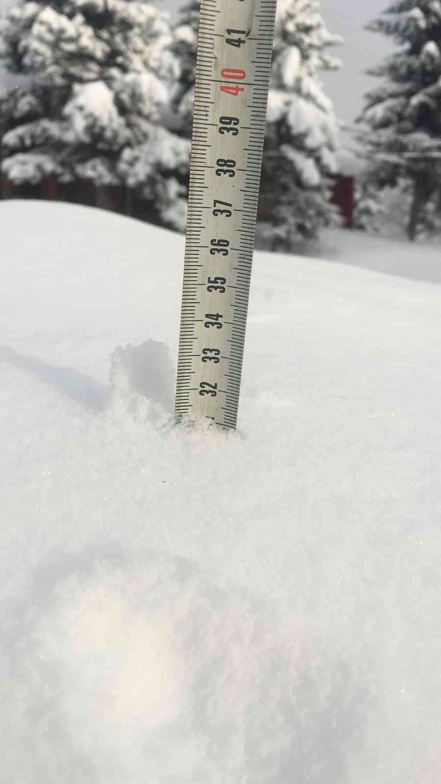 Artvin’de kar yağışı nedeniyle 78 köy yolu ulaşıma kapandı