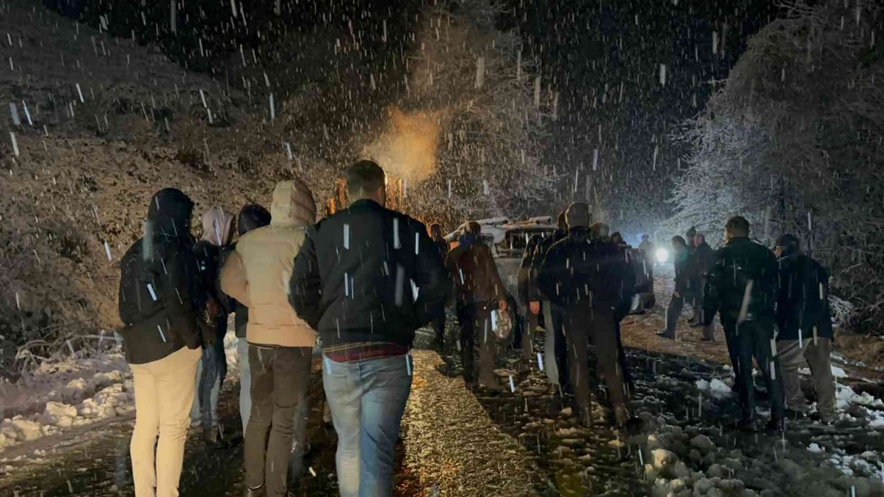 Artvin’de aniden bastıran kar yağışı kazaları beraberinde getirdi