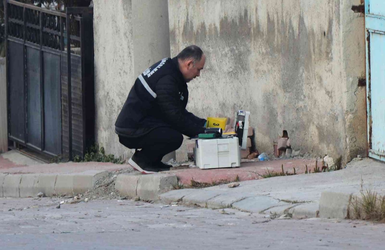 Husumetli iki aile arasında silahlı sopalı kavga: 2 yaralı