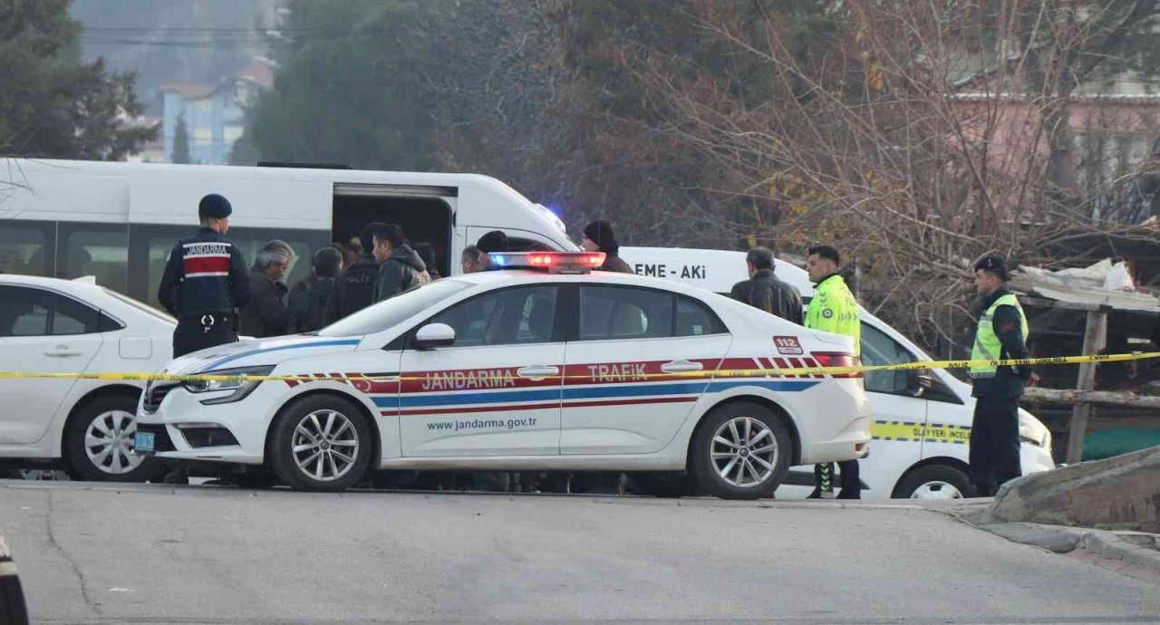 Husumetli iki aile arasında silahlı sopalı kavga: 2 yaralı