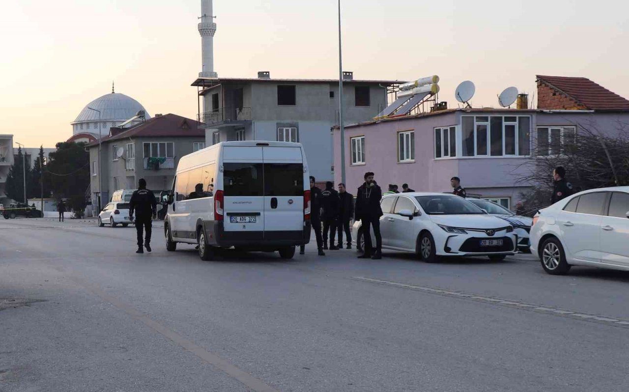 Husumetli iki aile arasında silahlı sopalı kavga: 2 yaralı