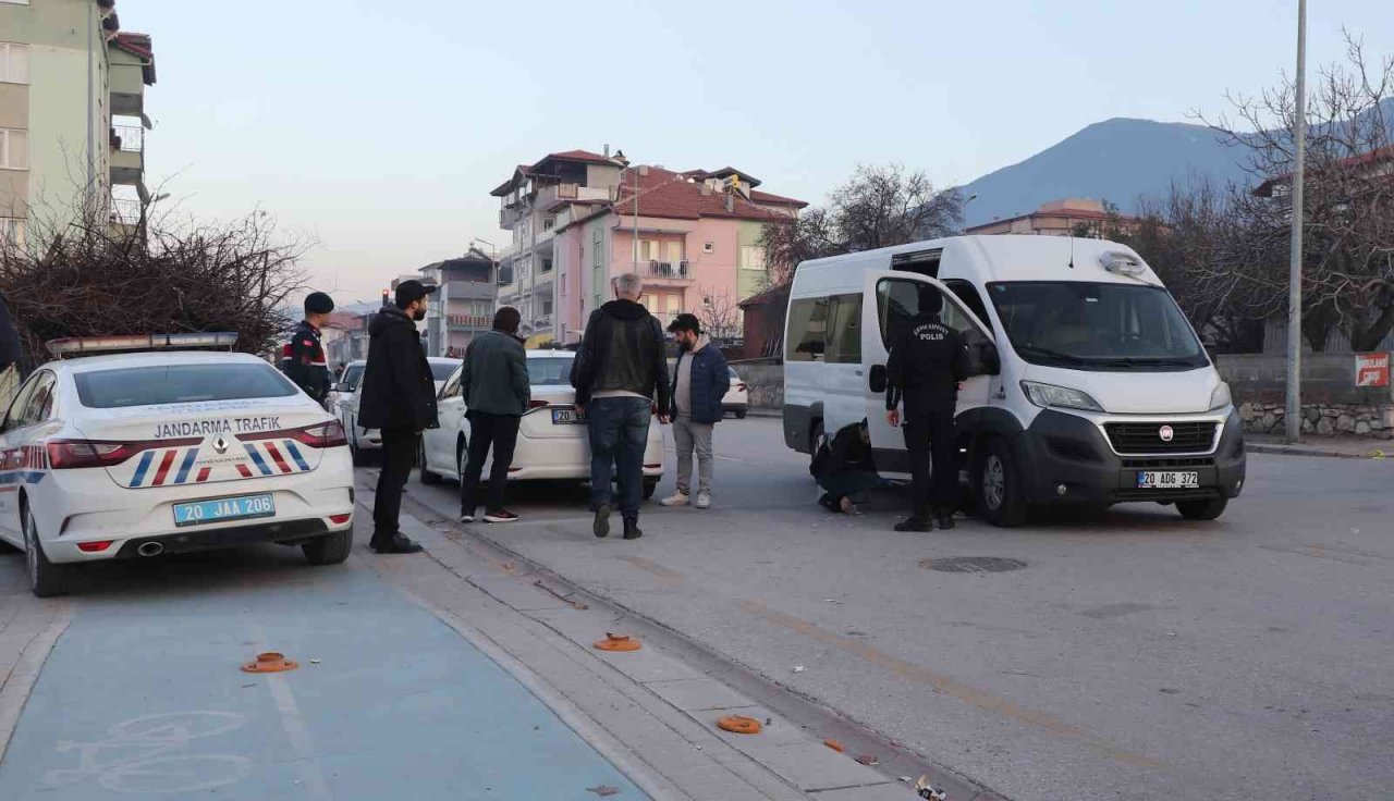 Husumetli iki aile arasında silahlı sopalı kavga: 2 yaralı