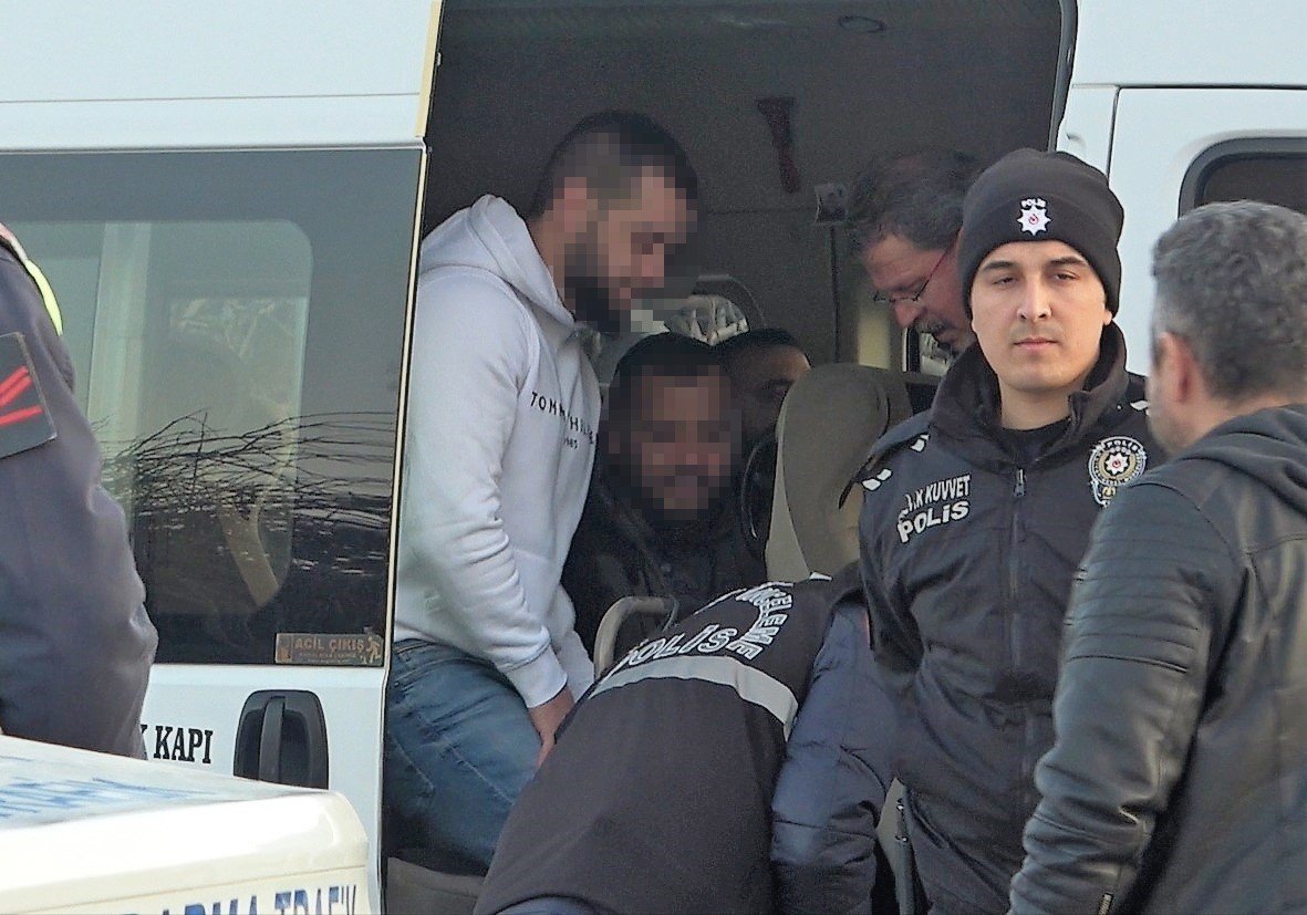 Husumetli iki aile arasında silahlı sopalı kavga: 2 yaralı