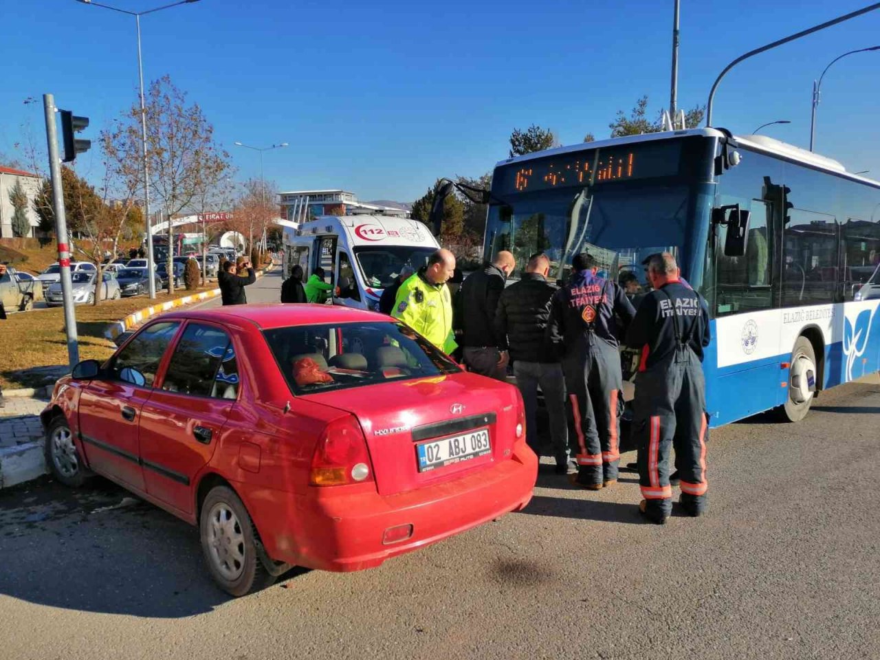 Elazığ’da otobüs ile otomobil çarpıştı: 4 yaralı