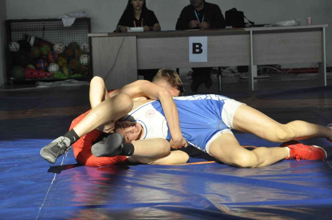 Fethiye’de Serbest Güreş 1. Akdeniz Kupası nefesleri kesti