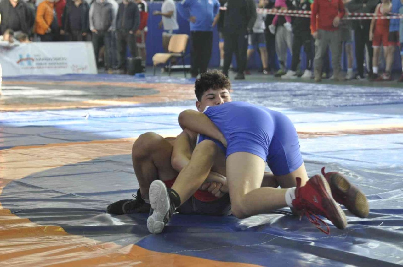 Fethiye’de Serbest Güreş 1. Akdeniz Kupası nefesleri kesti