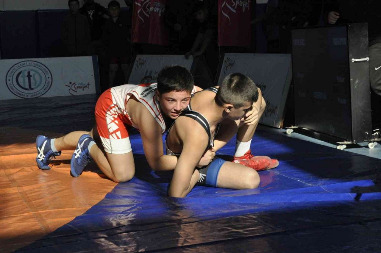 Fethiye’de Serbest Güreş 1. Akdeniz Kupası nefesleri kesti