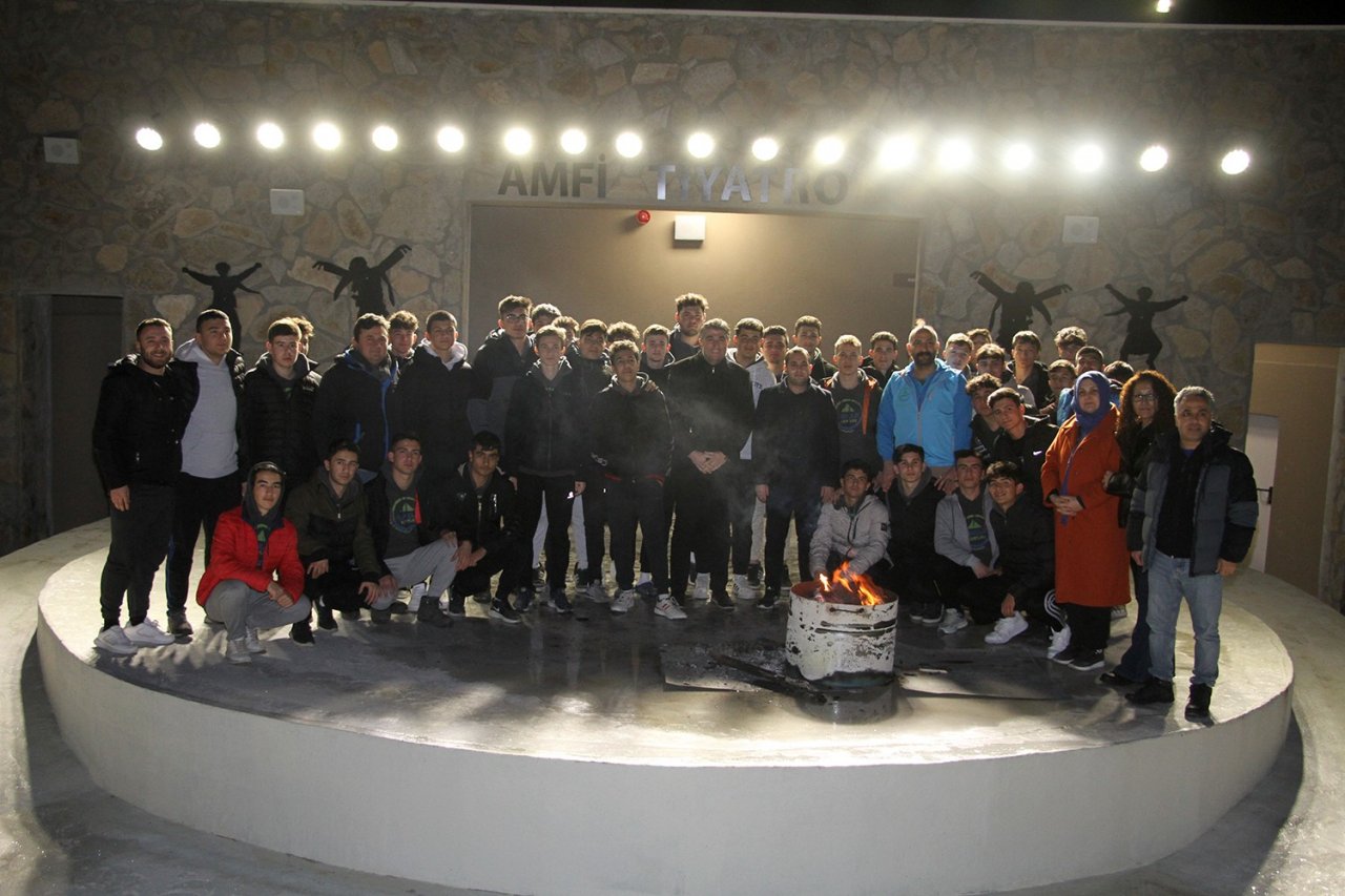 Kula Gençlik Kampı’nda ilk kamp ateşi yakıldı