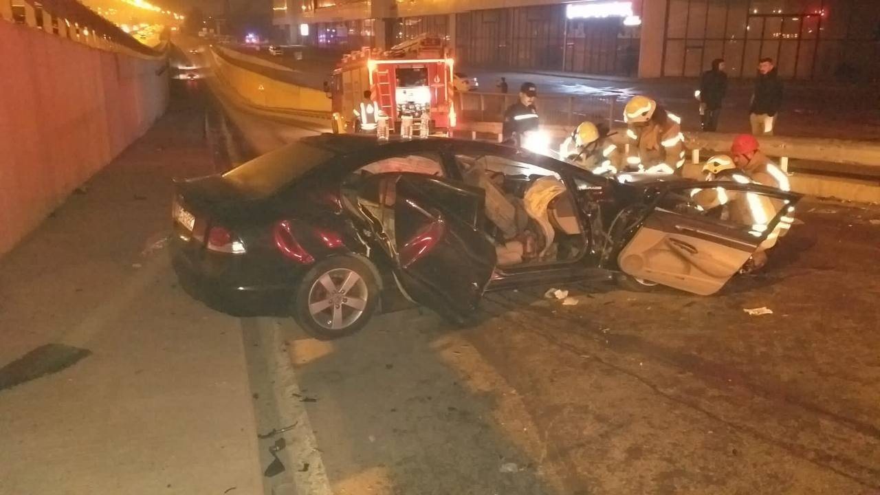 Tuzla’da makas atan otomobilin çarptığı araç yan yola uçtu: 1 ölü, 2 ağır yaralı