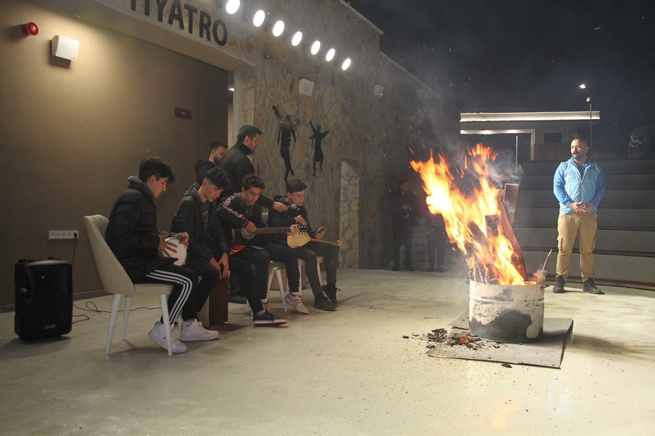 Kula Gençlik Kampı’nda ilk kamp ateşi yakıldı