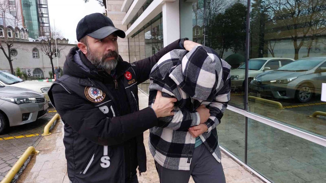 Eski uzman çavuşlar 139 bin 842 adet uyuşturucu hapla yakalandı