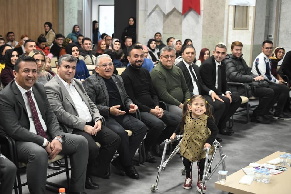 Başkan Büyükkılıç 7. Evlilik Akademisi Sertifika Töreni’ne katıldı