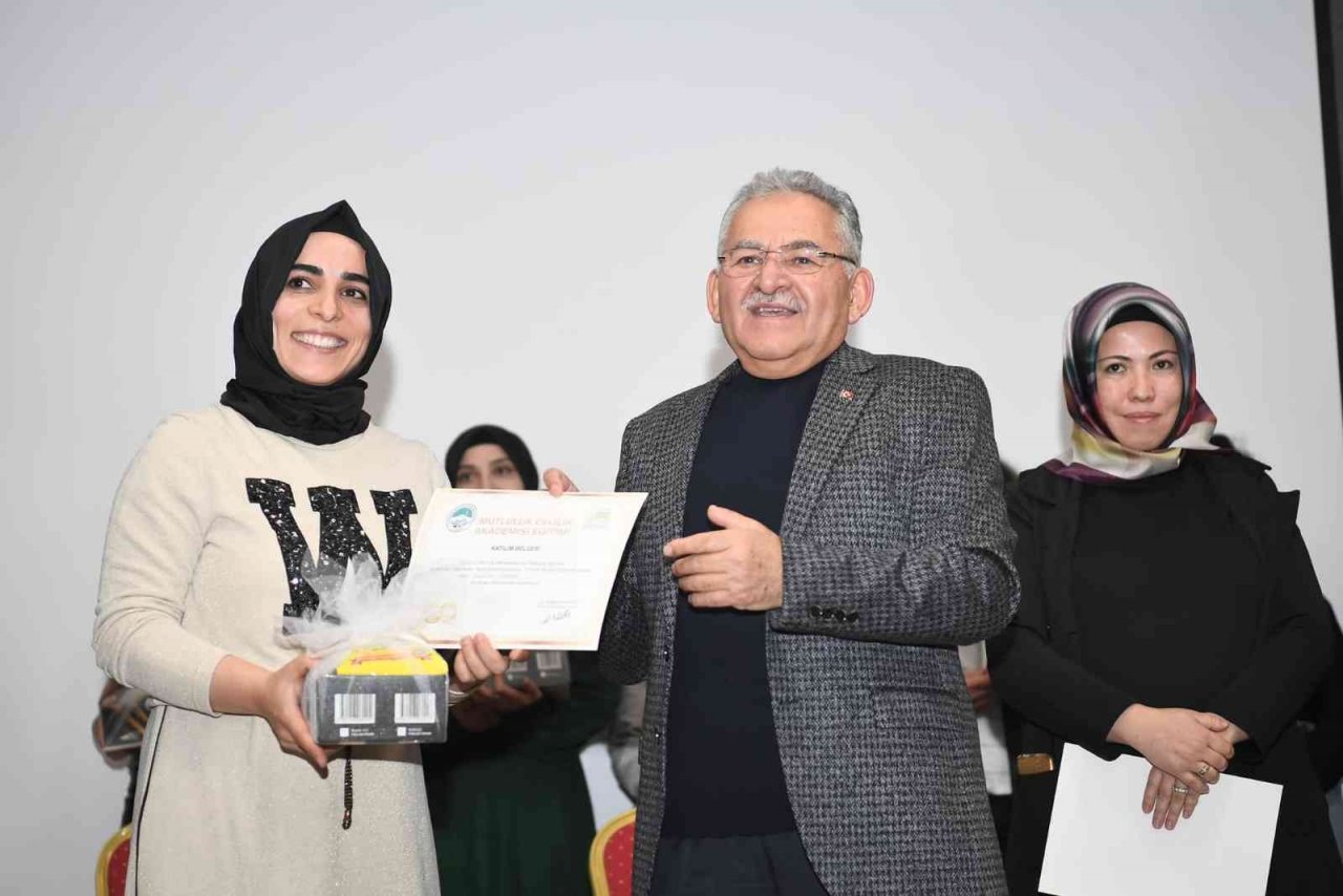 Başkan Büyükkılıç 7. Evlilik Akademisi Sertifika Töreni’ne katıldı