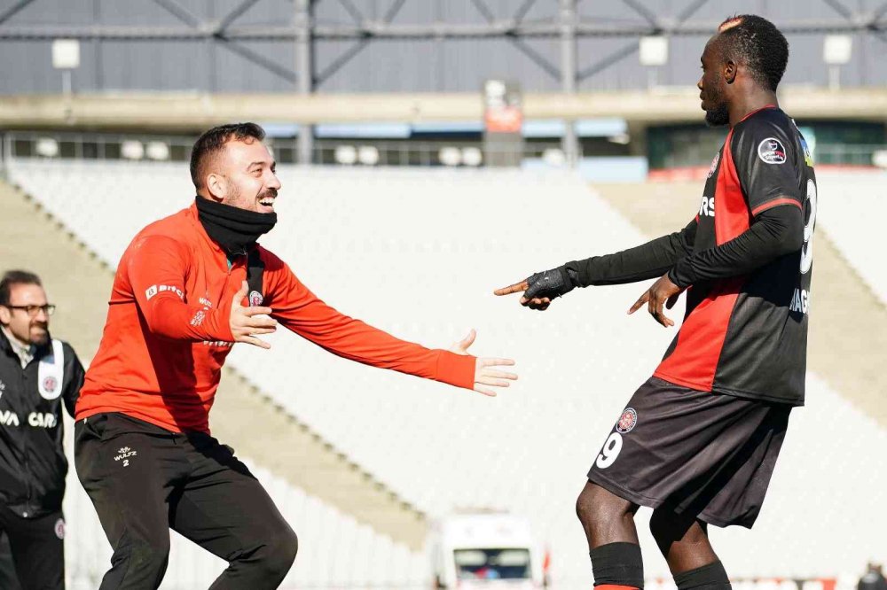 Konyaspor Süper Lig'deki 9. beraberliğini aldı!