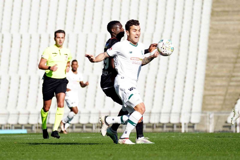 Konyaspor Süper Lig'deki 9. beraberliğini aldı!