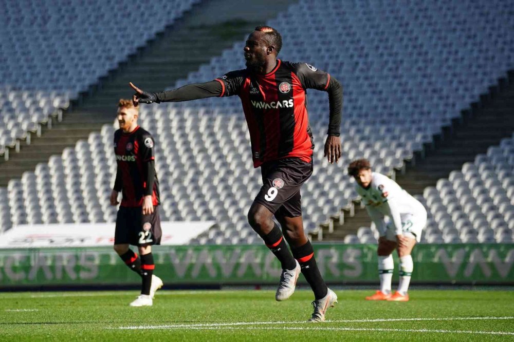 Konyaspor Süper Lig'deki 9. beraberliğini aldı!