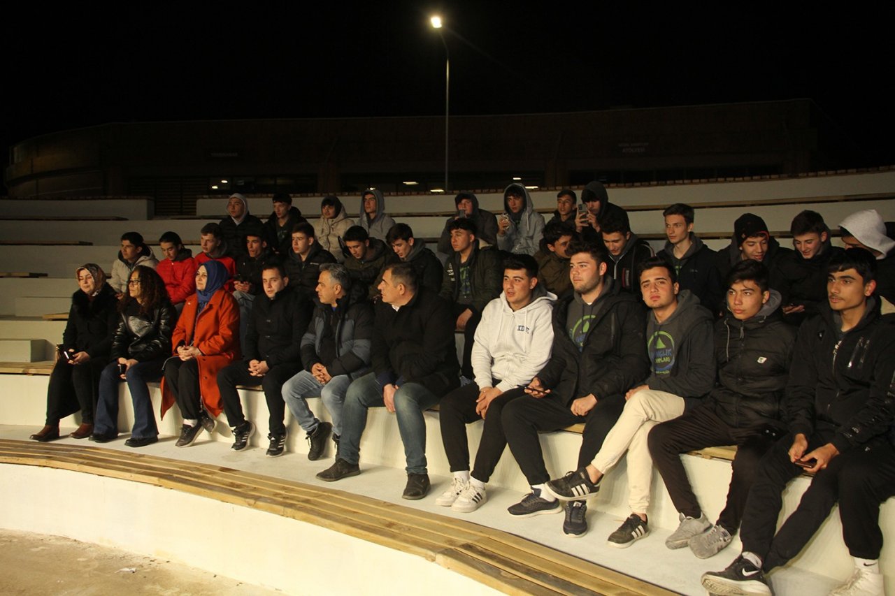 Kula Gençlik Kampı’nda ilk kamp ateşi yakıldı