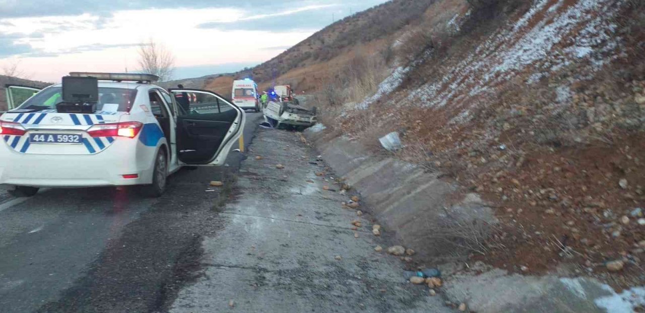 Kontrolden çıkan otomobil takla attı: 2 yaralı