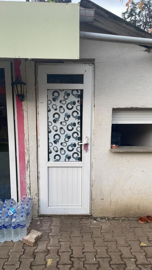 Maltepe’de ruhsatsız işletilen kafeden kaçak silah çıktı