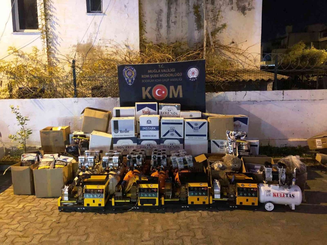 Evini sigara üretim fabrikasına çevirmiş