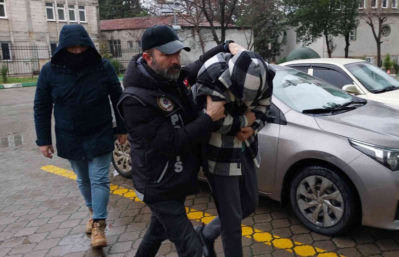 Eski uzman çavuşlar 139 bin 842 adet uyuşturucu hapla yakalandı