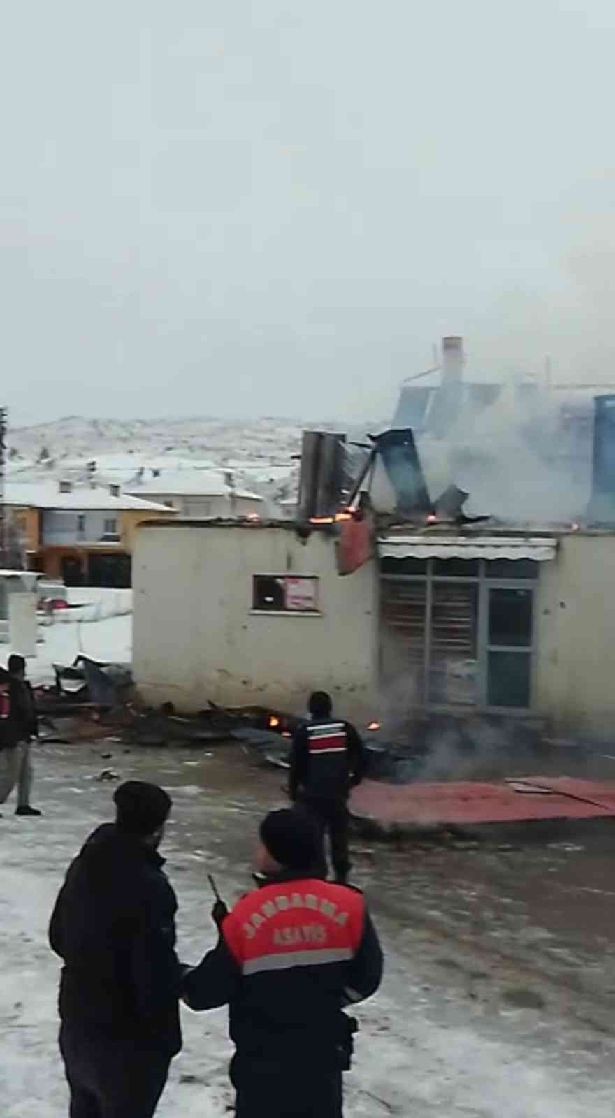 Köy fırını alev alev yandı