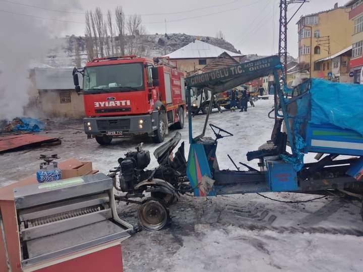 Köy fırını alev alev yandı