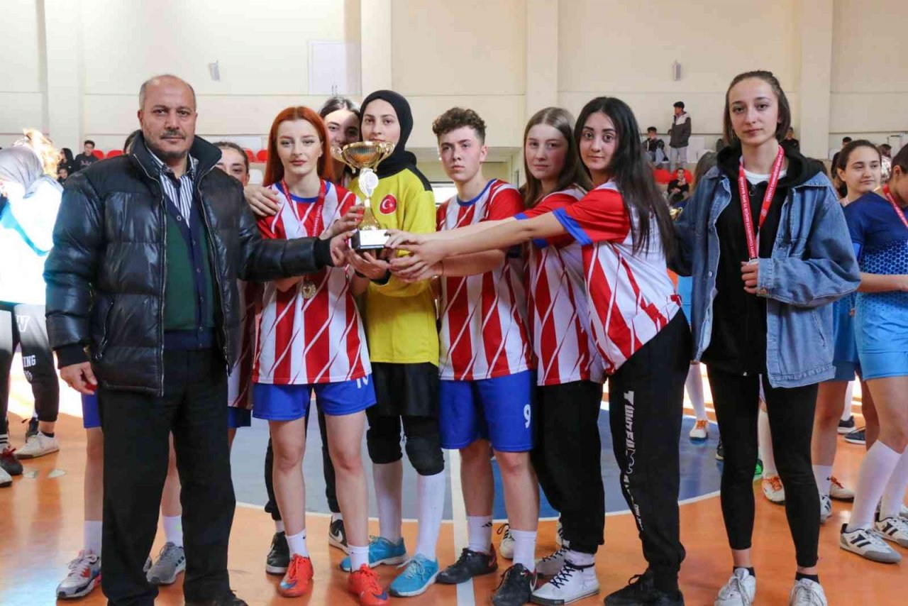 Okullar arası futsal da şampiyonlar belli oldu