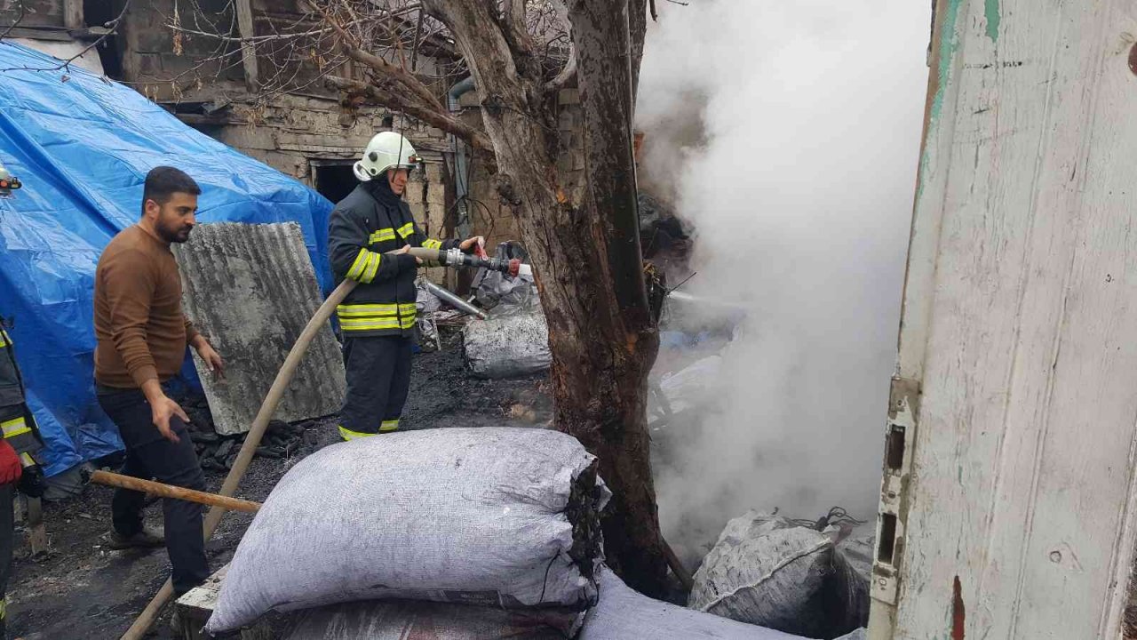 Yoğun duman ekipleri alarma geçirdi