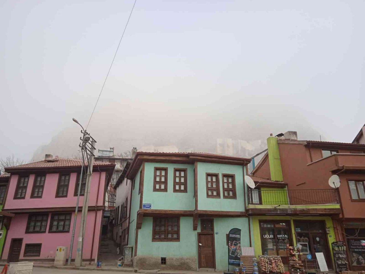 Afyonkarahisar’da sis etkili oldu