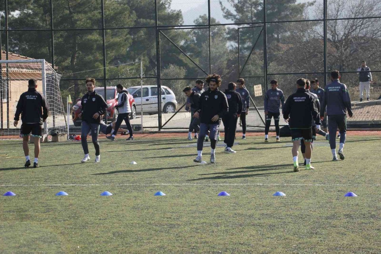 Yeşilçınar ikinci yarıya sıkı hazırlanıyor