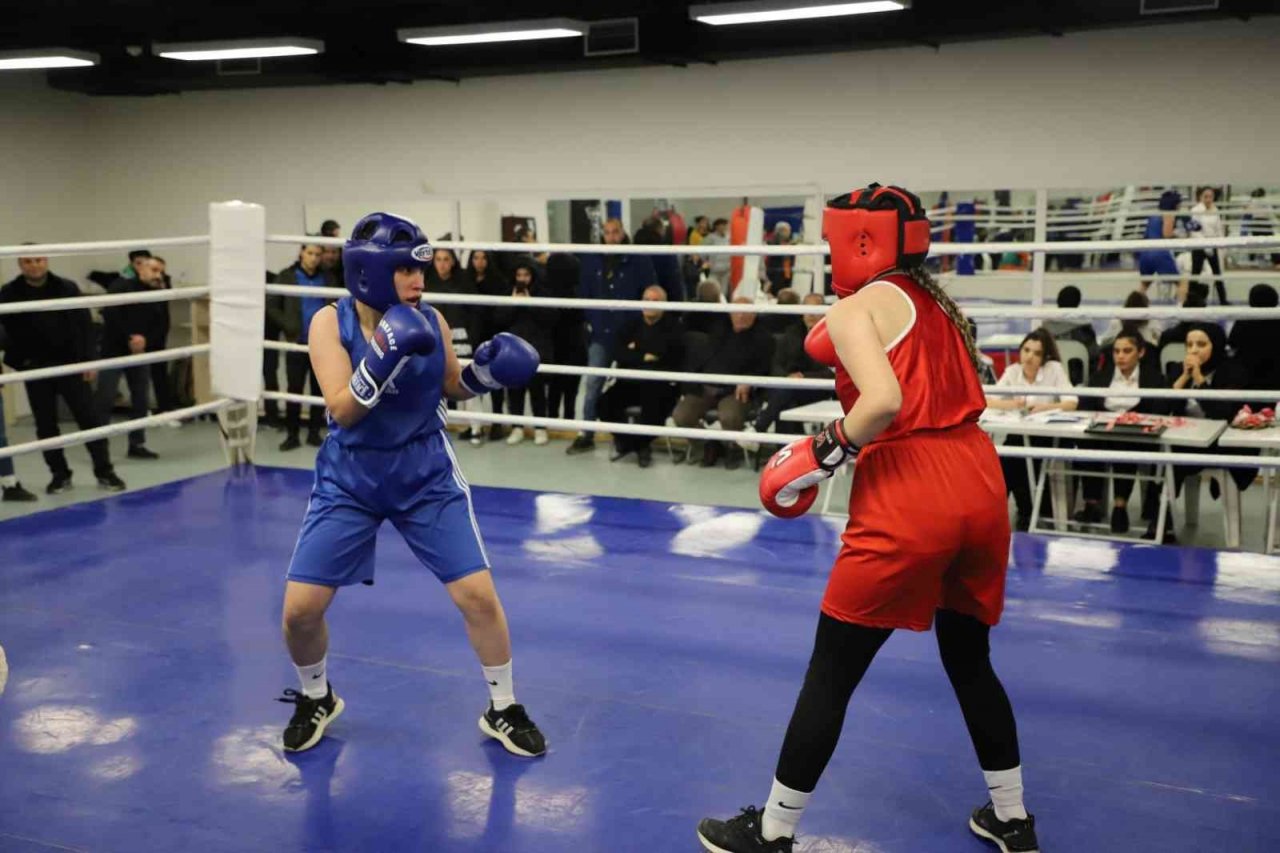 Malatya’da büyük kadınlar boks il şampiyonası yapıldı